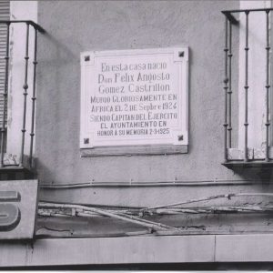 Placa conmemorativa en la casa natal del capitán Angosto Gómez Castrillón en la Calle Capitán en Aranjuez