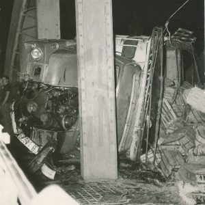 Camión accidentado en el Puente Barcas en Aranjuez