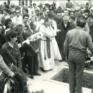 Inhumación de uno de los ex-alumnos del Colegio Apóstol Santiago fallecidos en accidente de tráfico en Reinosa.