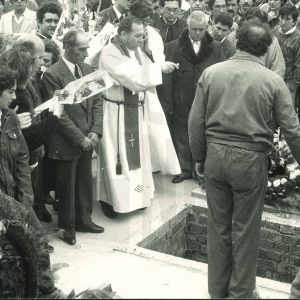 Inhumación de uno de los ex-alumnos del Colegio Apóstol Santiago fallecidos en accidente de tráfico en Reinosa.