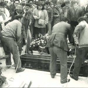 Inhumación de uno de los ex-alumnos del Colegio Apóstol Santiago fallecidos en accidente de tráfico en Reinosa.