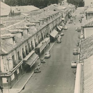 Vista panorámica de la Calle Stuart de Aranjuez desde la Plaza de la Constitución hasta la Calle Príncipe