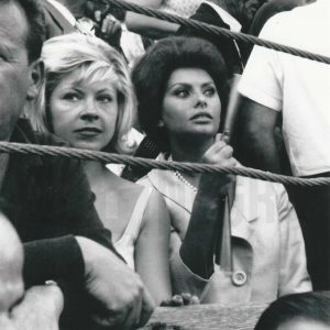 Sofía Loren en la grada de la Plaza de Toros de Aranjuez