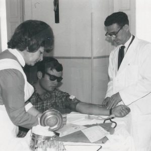 Extracción de sangre durante un acto en la Sección Femenina de Aranjuez