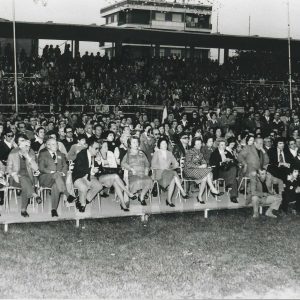 Público asistente a un mitin de Alianza Popular en Aranjuez