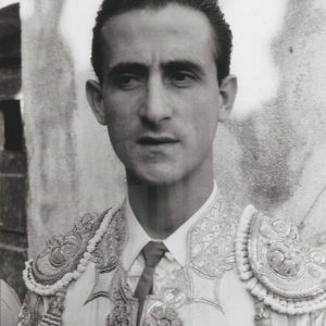 Retrato del torero Santiago Martín ‘El Viti’ en la Puerta de Cuadrillas de la Plaza de Toros de Aranjuez antes de una corrida