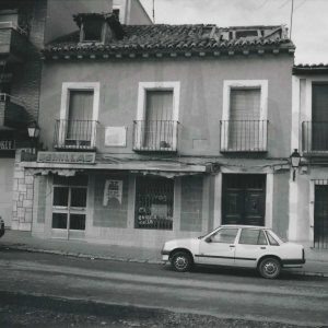 Placa de homenaje al Capitán Gómez-Castrillón en el lugar que ocupaba la casa donde nació en Aranjuez