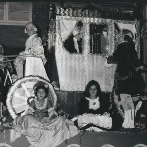 Carroza desfilando en las Fiestas de septiembre en Aranjuez