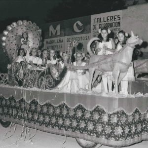 Carroza desfilando en las Fiestas de septiembre en Aranjuez