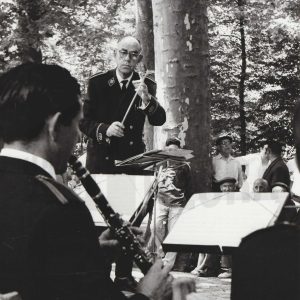 El Maestro Moya dirige a la Banda Municipal de Aranjuez en el Jardín de la Isla de Aranjuez