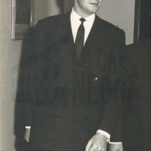 El Príncipe Juan Carlos de Borbón durante su visita a las instalaciones de la fábrica MAFE (Manufacturas Fotográficas Españolas) en Aranjuez