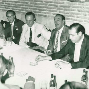 Autoridades conversando durante el ágape con motivo de la inauguración de la Oficina de Turismo de Aranjuez