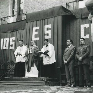 Misa celebrada en Aranjuez con motivo de la visita del Arzobispo de Madrid, Casimiro Morcillo