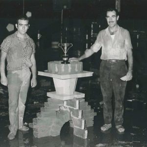 Ganadores del concurso de albañilería en las fiestas de septiembre de 1969 en Aranjuez