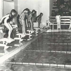 Competición de natación celebrada con motivo de la inauguración de la piscina del Polideportivo Municipal de Aranjuez