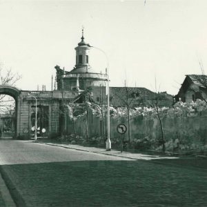 Obras de demolición del antiguo edificio de «La Regalada», junto a la Plaza de San Antonio, en Aranjuez