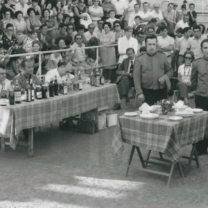 El jurado junto a dos de los participantes del Concurso de Coctelería con motivo de las Fiestas de septiembre de Aranjuez