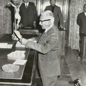 El Dr. Santiago González Picó jurando su cargo como Teniente Alcalde en el Ayuntamiento de Aranjuez