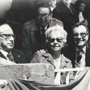 Mariano Martín Sosa, segundo presidente del Real Aranjuez C.F., con su familia en el estadio municipal de Aranjuez