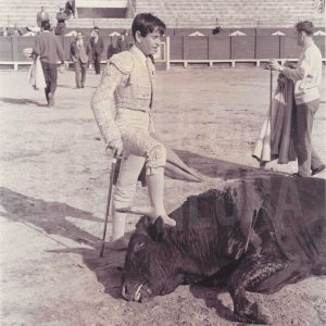 El torero Sebastián Palomo Linares tras matar a un toro en la Plaza de Toros de Aranjuez