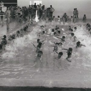 Cursillo de natación en la piscina del Polideportivo Municipal de Aranjuez