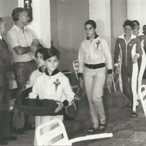 Nadadoras desfilando antes de una competición en Aranjuez