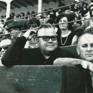 El actor y director Orson Welles en una corrida de toros en Aranjuez