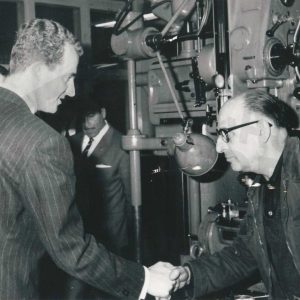 El Príncipe Juan Carlos de Borbón de visita en la factoría de EISA (Experiencias Industriales S.A.) de Aranjuez