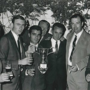 El alcalde de Aranjuez, Antonio Clavet, con un grupo de premiados durante la Feria de Muestras