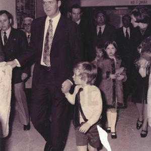 El Príncipe de España y su hijo asistiendo a un acto en la piscina del Canoe Natación Club, en Madrid