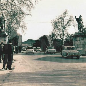 Los vehículos que regresan hacia Madrid de las vacaciones de Semana Santa a su paso por Aranjuez