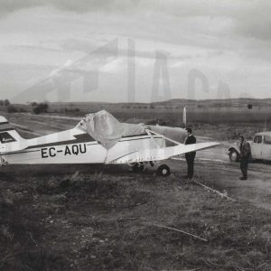 Avioneta aparcada en las cercanías de Aranjuez tras aterrizaje de emergencia