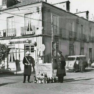 Guardias Municipales regulando el tráfico en Aranjuez y pidiendo aguinaldo a los ciudadanos