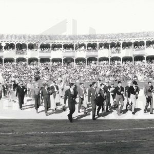 Paseíllo en la corrida de toros en Aranjuez a beneficio del Hospital de Quemados de Madrid