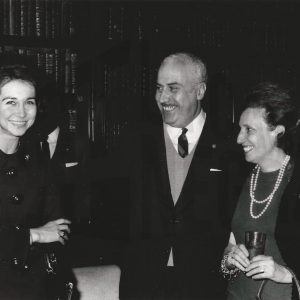 La Princesa Sofía, junto al Gobernador Civil de Madrid, Jesús López-Cancio, y la esposa del alcalde de Aranjuez, en un acto en Aranjuez