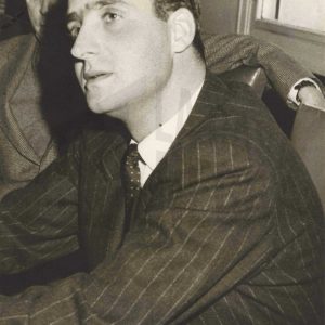 El Príncipe Juan Carlos atiende a explicaciones en su visita a EISA (Experiencias Industriales S.A.) en Aranjuez