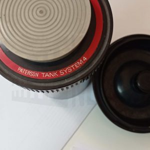 Bote de revelado de película fotográfica negro