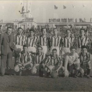 Equipo de fútbol en el Estadio de Chamartín en Madrid