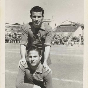 Dos futbolistas del Aranjuez C.F en el Campo del Gas en Madrid