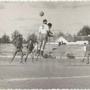 Dos futbolistas en una jugada durante un partido en Aranjuez