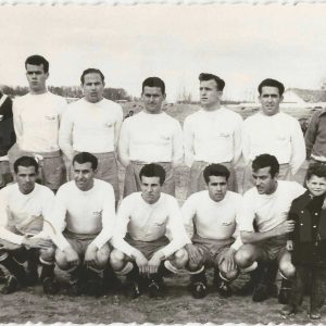 Equipo de fútbol de M.A.F.E. (Manufacturas Fotográficas Españolas) en el antiguo Campo de Fútbol de Aranjuez