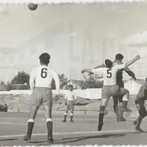 Dos futbolistas en una jugada durante un partido en Aranjuez