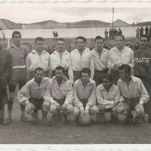 Equipo de MAFE (Manufacturas Fotográficas Españolas) en el antiguo Campo de Fútbol de la Calle Foso en Aranjuez