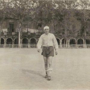 Antonio Talavera en el Campo de Las Tablas en la Plaza de Parejas de Aranjuez. Al fondo la Casa de Oficios
