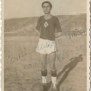 Ruiz, futbolista con uniforme del Frente de Juventudes