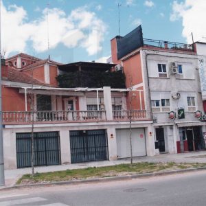 Edificios de viviendas y comercio en la Carretera de Madrid en Aranjuez