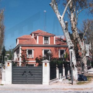 Edificio de viviendas entre la Carretera de Cádiz y la de Madrid en Aranjuez