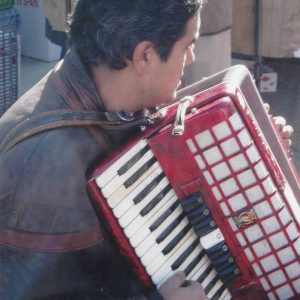 Músico callejero en el Rastro de Aranjuez