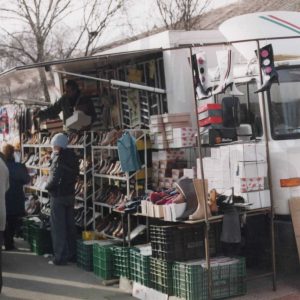 Puesto de calzado en el Rastro de Aranjuez