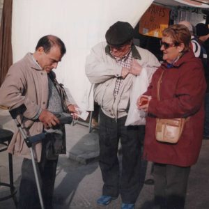 Vendedor de lotería de la ONCE en el Rastro de Aranjuez